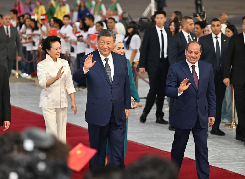 Xi Jinping nas Pirâmides, Trump nas redes sociais