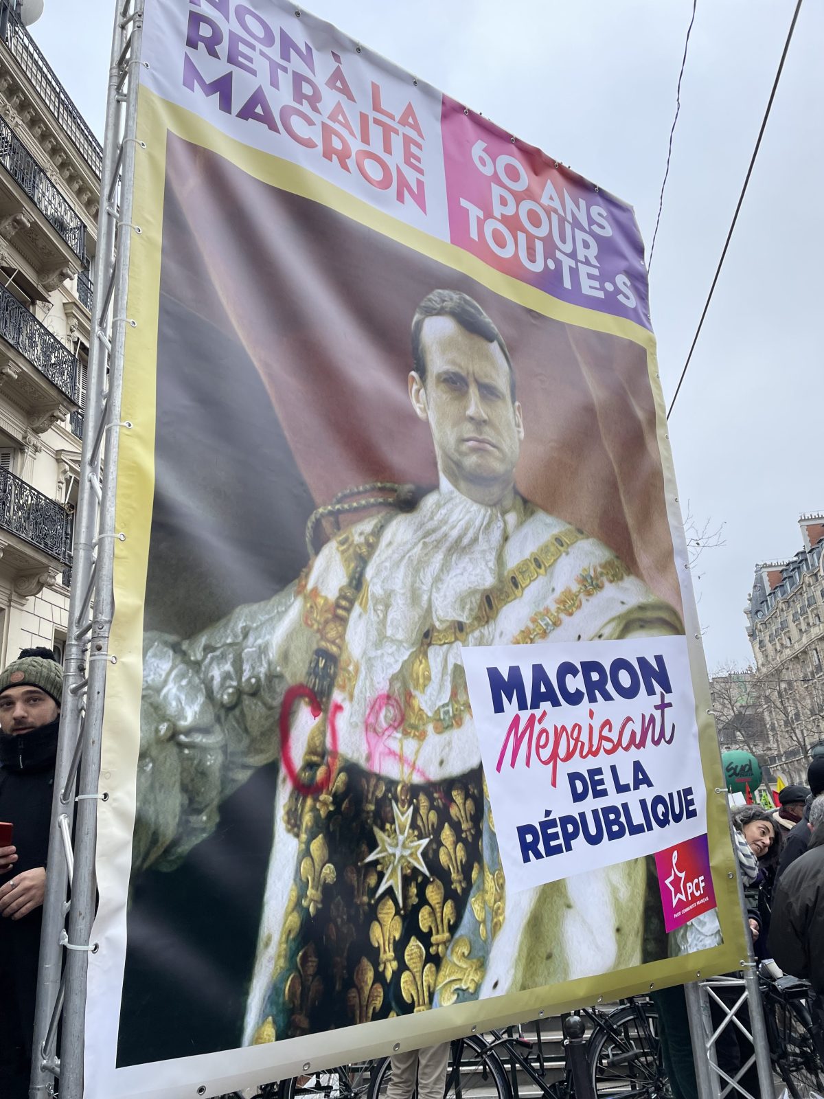 Perguntem a Macron como a França chegou a isto